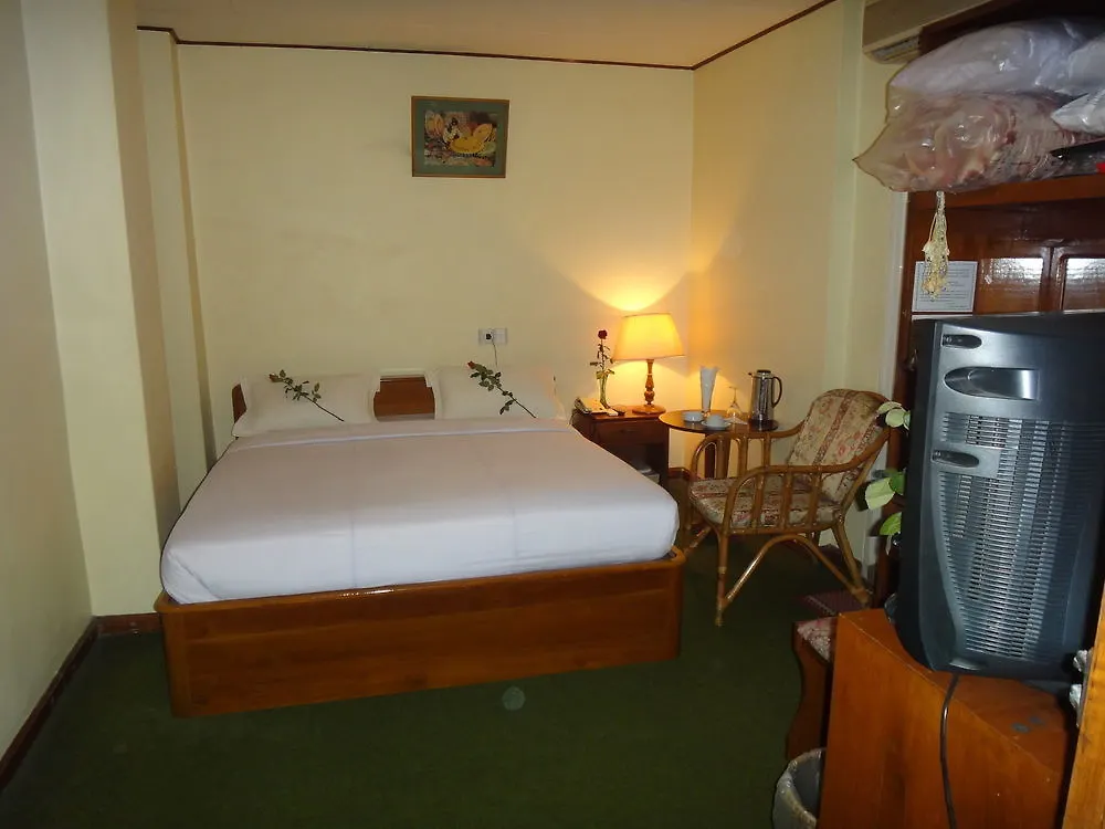 Chit Sayar Hotel Rangún